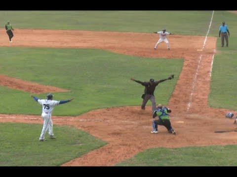 Polémica decisión en enfrentamiento beisbolero en Cienfuegos