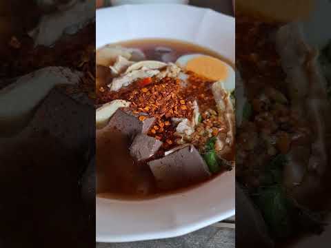 ก๋วยจั๊บก่อนถึงหน้าวัดพระนอนม