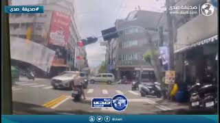 سقوط اشارة مرورية على سيدة