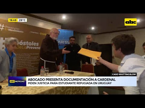 Abogado presenta documentación a Cardenal