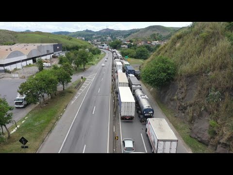 Brésil: des camionneurs bloquent une autoroute après la défaite de Bolsonaro | AFP Images