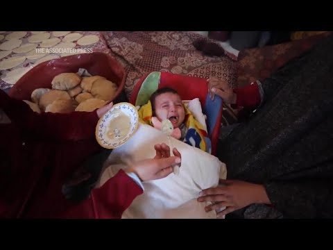 Gaza: Desplazados recurren a medidas desesperadas para cuidar a sus bebés