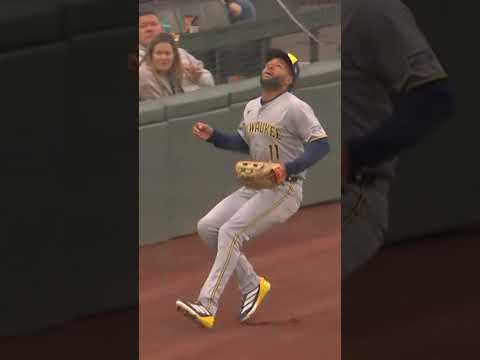Jackson Chourio makes a nice grab near the netting.