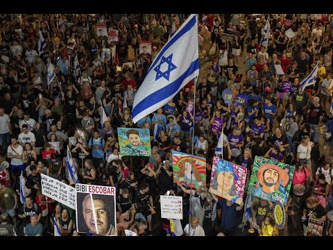 Minor scuffles break out in Tel Aviv between police and anti-government protesters demanding a hosta