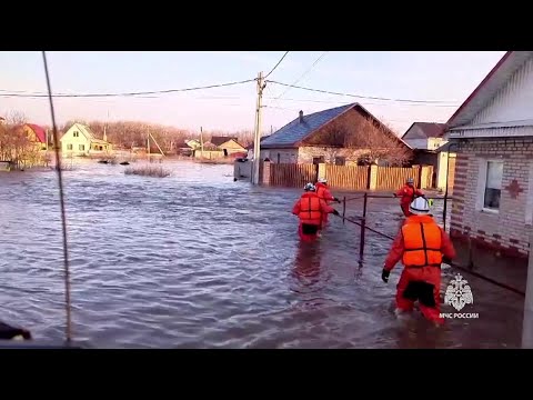 Casi 4.500 evacuados en Rusia por inundaciones por la rotura de una represa en los Urales | AFP