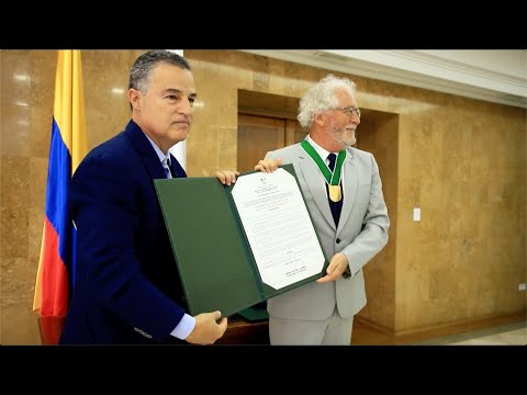 Reconocimiento a los escritores Héctor Abad Faciolince y Jorge Franco