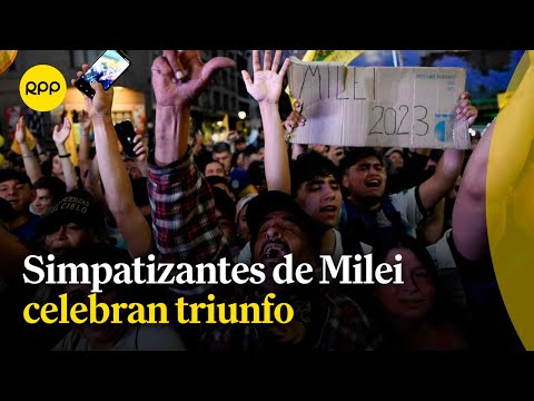Simpatizantes de Javier Milei celebraron triunfo presidencial del candidato libertario en Argentina