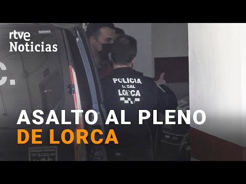La POLICIA BUSCA a los ASALTANTES del PLENO de LORCA | RTVE Noticias