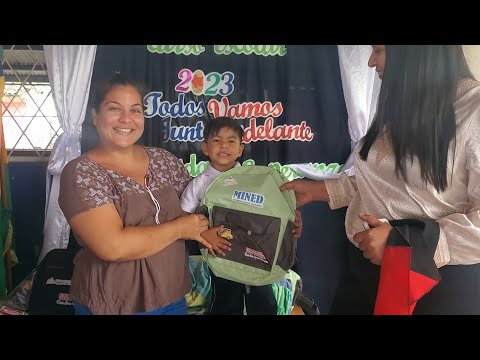 Maletines y material didáctico se continuará distribuyéndose en escuelas de Nicaragua