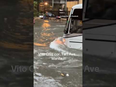 Heavy flooding caused vehicles to be submerged at Vito Cruz and Taft Ave. in Manila #CarinaPH