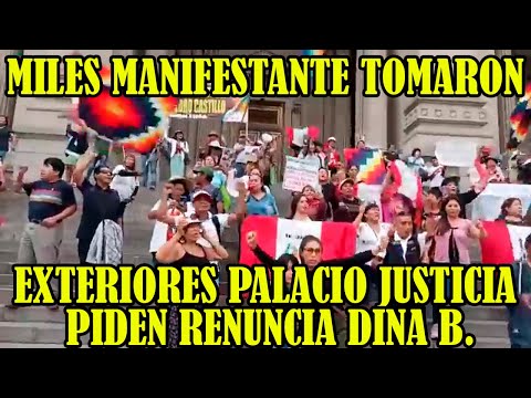 .POLICIA DESALOJA MANIFESTANTES PALACIO DE JUSTICIA POR PEDIR LIBERTAD DEL PRESIDENTE PEDRO CASTILLO