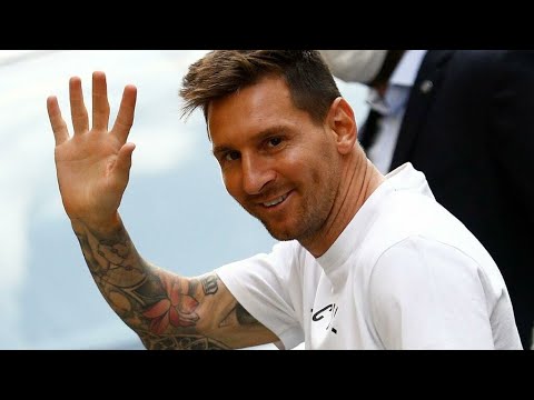 Football : Lionel Messi est arrivé à Paris pour signer avec le PSG • FRANCE 24
