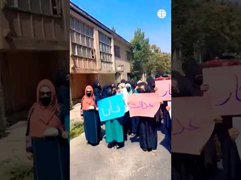 Los talibanes reprimen una protesta de mujeres contra el cierre de salones de belleza #afganistan