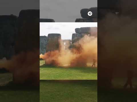 Activistas vandalizaron el histórico monumento Stonehenge. #shorts