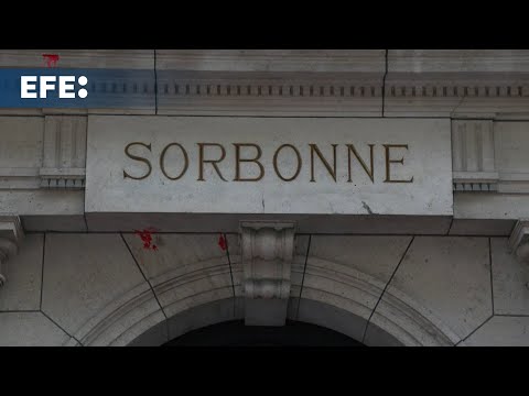 Polícia invade Sorbonne para expulsar manifestantes pró-Palestina