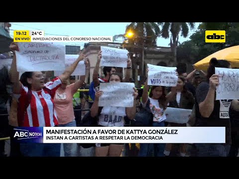 Manifestación a favor de la senadora Kattya González