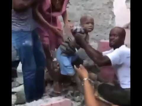 Rescatan niños Haití