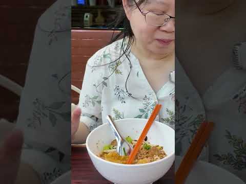 พาชิมก๋วยเตี๋ยวร้านดังในตำนานส