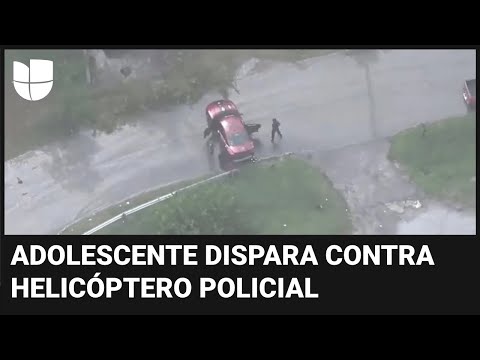 Mira el momento en que un adolescente dispara a un helicóptero policial