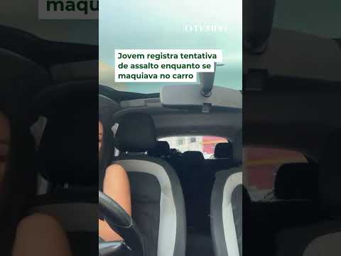 Jovem registra tentativa de assalto no momento em que faz tatuagem no carro