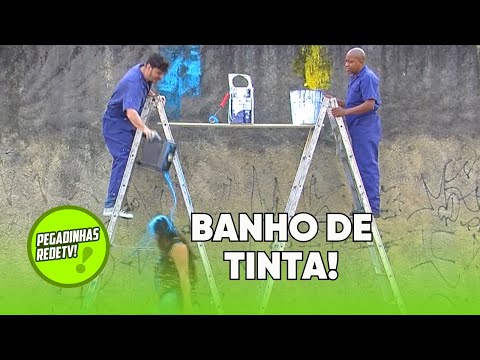 TONINHO TORNADO: BANHO DE TINTA DEIXA OS PEDESTRES REVOLTADOS! - PEGADINHAS REDETV