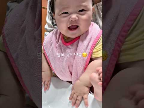 손만 씻고 나가려 했는데갑자기 아기가 하는 말ㅋㅋ
