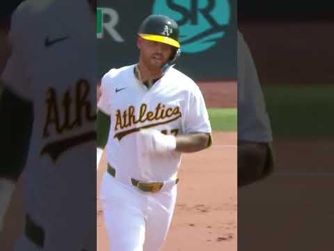 토미 화이트가 MLB에서 첫 홈런을 터뜨렸다… 그리고 A스팀 벤치에서 그를 따뜻하게 환영해 주었다