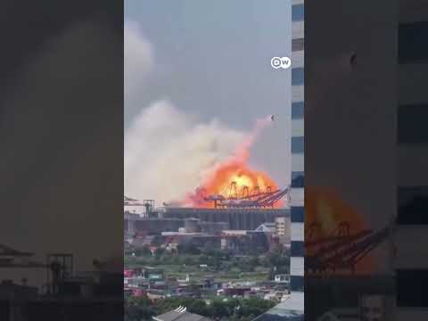 Massive explosion on a cargo ship in China | DW News