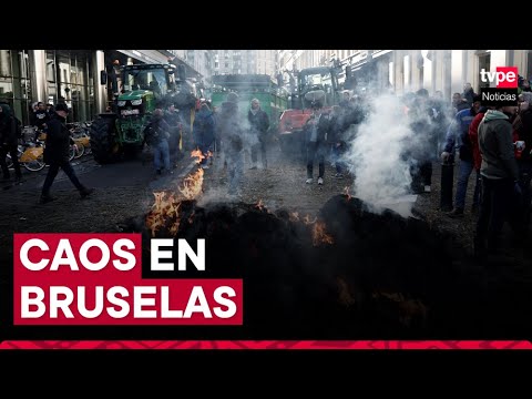 Bruselas: agricultores protestan con un millar de tractores durante cumbre europea