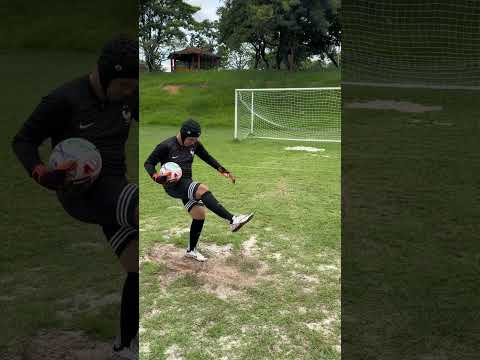 Quando o goleiro faz catimba no pênalti!