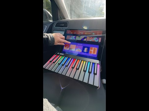 The portable piano that teaches you to play ✨