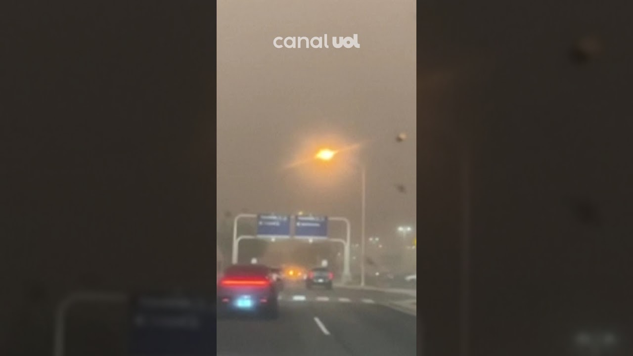 Tempestade de poeira engole cidade nos EUA e causa caos em aeroporto vídeo