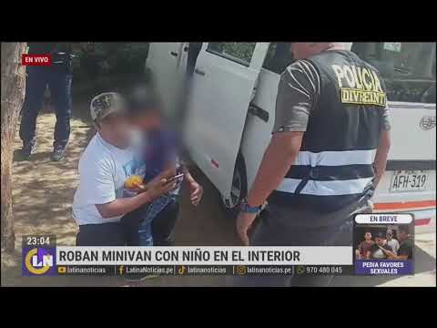 Delincuentes roban miniván con niño en el interior