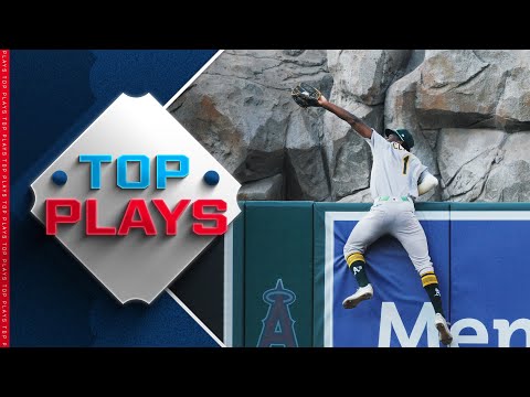 Did Denzel Clarke make the CATCH OF THE YEAR?! (Top MLB Plays of 6/9!)