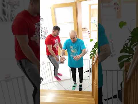 Tary s Jayem skáčou na schody 🤸‍♂️