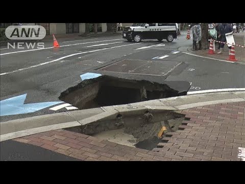 ニュースの動画サムネイル - 福岡・道路陥没 まもなく復旧 “雨水管工事”影響か(2025年6月11日)