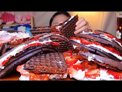 딸기 누텔라 와플🍓 생딸기 누텔라 초코 블랙와플 디저트 먹방 Dessert Mukbang