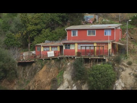 Vecinos de Valparaíso temen derrumbe de sus viviendas tras lluvias