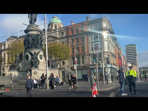 Irlande: des ouvriers nettoient le centre-ville de Dublin après les violences | AFP Images