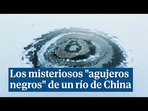 Los misteriosos agujeros negros que han aparecido en un río helado de China