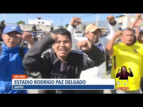 Este es el ambiente en los exteriores del Estadio Rodrigo Paz Delgado previo al partido contra Perú