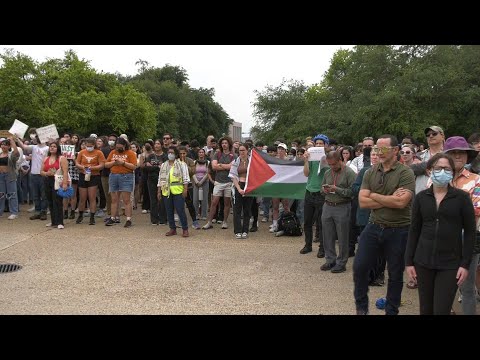 Demonstrators condemn police presence at University of Texas
pro-Palestinian protest | AFP