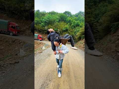 운 좋게 친절한 <strong>트럭</strong> 기사를 만난 여성