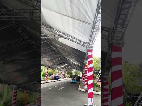 Giông bão sắp bay mái nhà