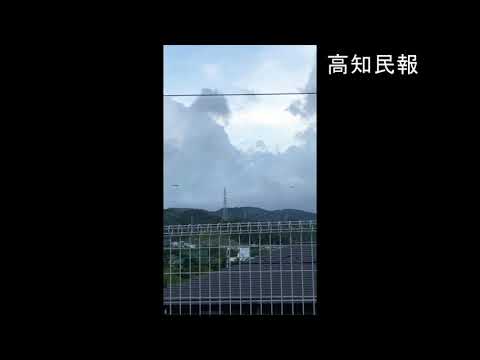 高知市の市街地を低空飛行する米軍C130輸送機