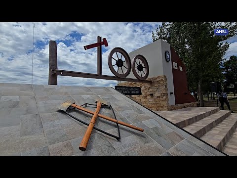 Navia recuperó su ciclovía y estrenó un monumento en honor a los primeros hacheros del pueblo Navia recuperó su ciclovía y estrenó un monumento en honor a los primeros hacheros del pueblo