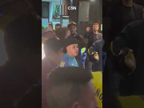 HINCHAS de BOCA consolaron a MIGUEL MERENTIEL luego de la ELIMINACIÓN de la COPA SUDAMERICANA