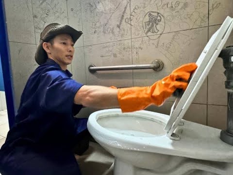 Shin Fujiyama limpia aulas y baños de la UNAH