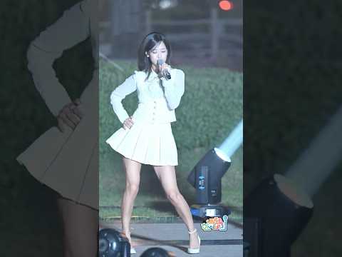 화이트 코디가 잘 <strong>어울리는</strong> 요니 #강혜연 #환희 #베스티