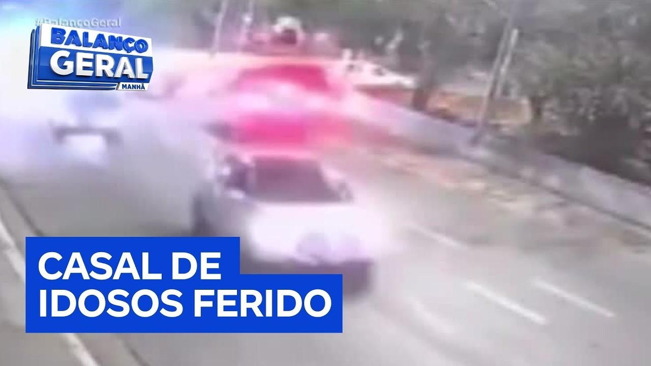 Perseguição a carro roubado resulta em acidente com casal de idosos